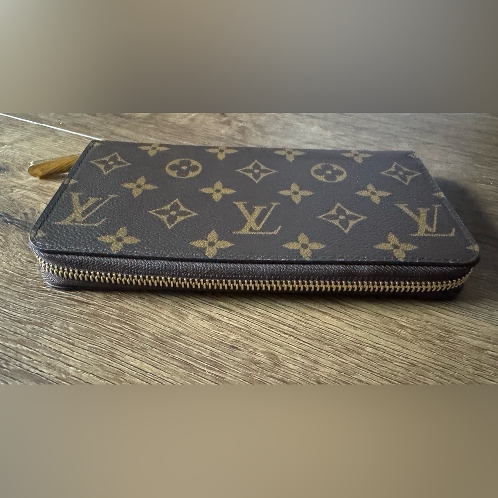 LOUIS VUITTON-AUTHENTIC (Preowned) Signature Coated Canvas Wallet - Picture 9 of 17